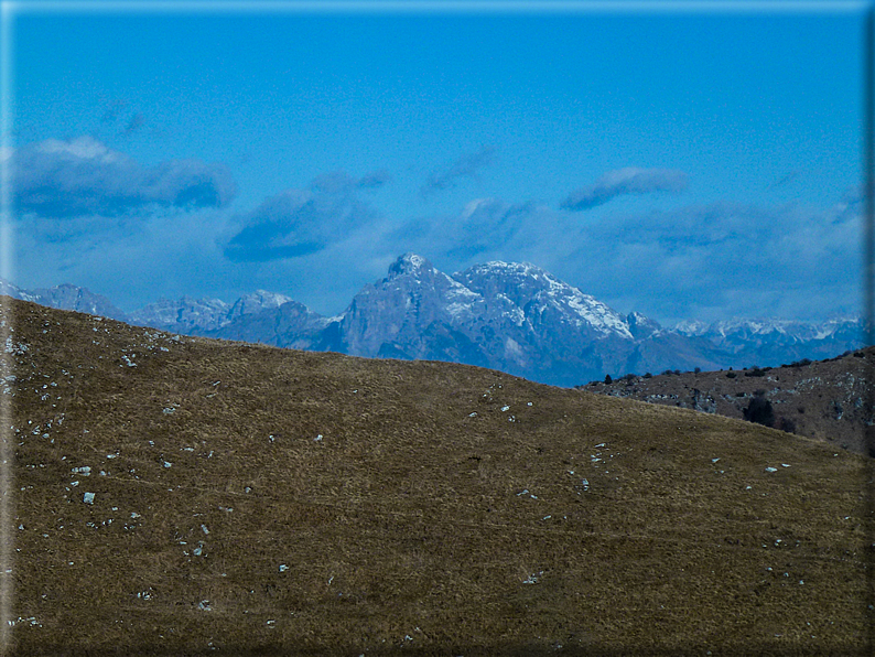 foto Salita dal Monte Tomba a Cima Grappa
